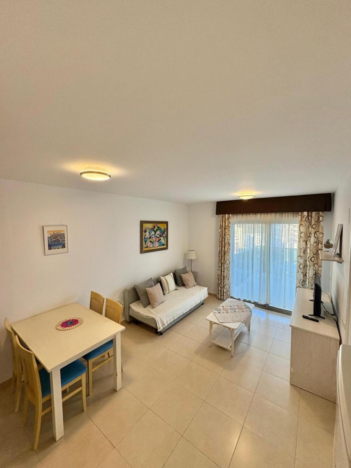 With Sea View Pool & Private Parking Apartamento *